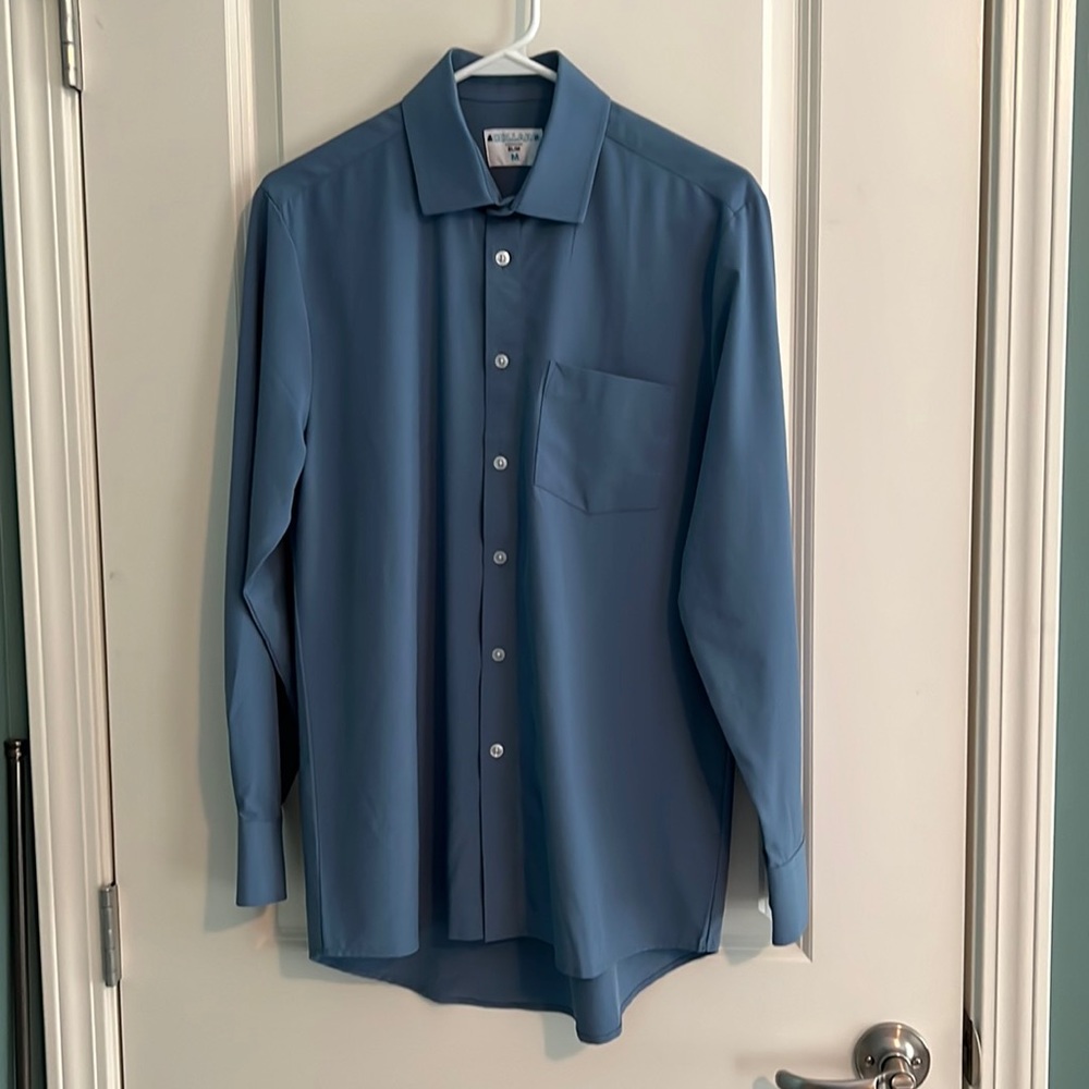 Men’s & Collar Slim Fit Button Down in Blue Size Medium